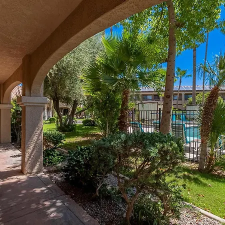 La Fuente Inn&Suites