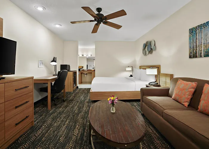 La Fuente Inn&suites